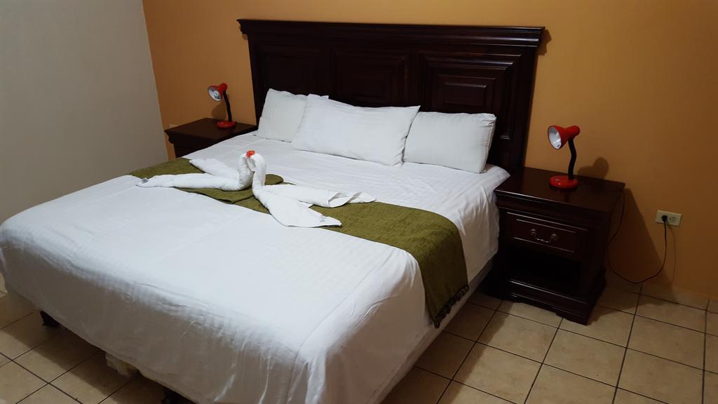Apart Hotel Pico Bonito La Ceiba Eksteriør billede